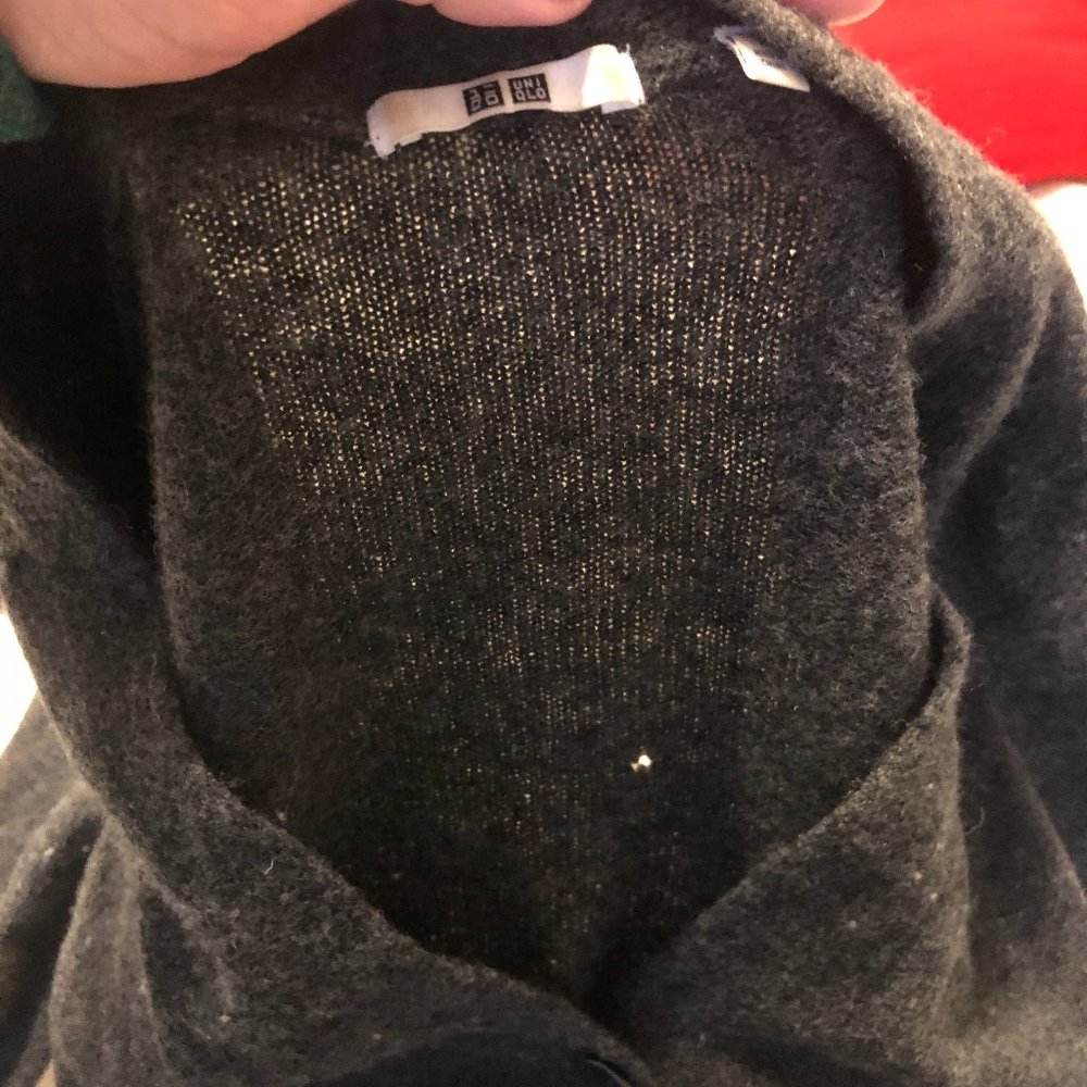 Uniqlo Charcoal Grey Knit V Neck Button Down Long Sleeve Cardigan Sweater Small - Picture 16 of 16
